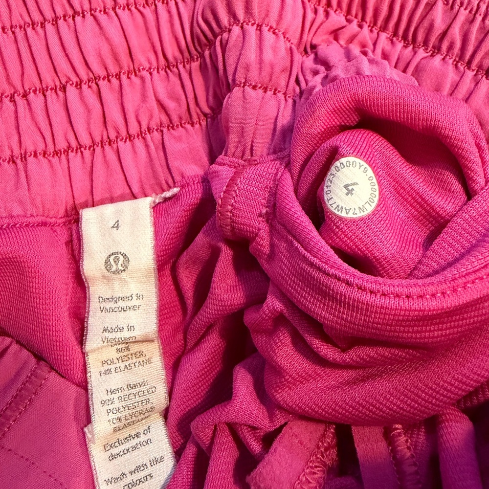Lululemon Hotty Hot HighRise Lined  4” Short, size 4 - Picture 3 of 7